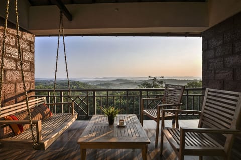 Saffron Suite, 1 king Bed | Balcony