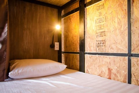 Soundproofing, free WiFi, bed sheets