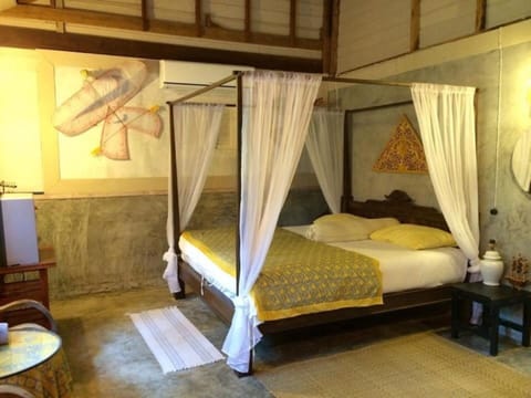 Soundproofing, free WiFi