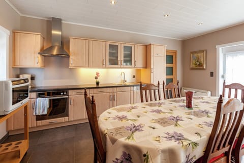 Cottage | Dining