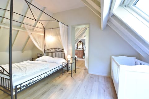 House | 5 bedrooms, individually furnished