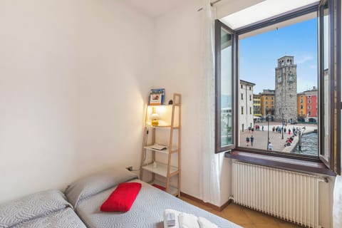 Family Apartment, Multiple Bedrooms, Lakeside (Lake View Historical Center Apartment) | 1 bedroom, bed sheets