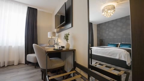 Standard Double Room, 1 Queen Bed, Non Smoking | Desk, laptop workspace, blackout drapes, soundproofing