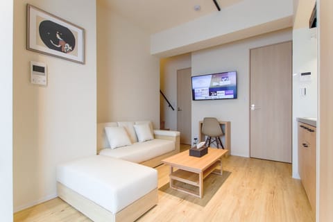 The room is a maisonette type and the size is 52.16㎡. The room is a maisonette type and the size is 52.16㎡.