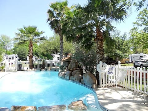 Shared Pool (Seasonal)