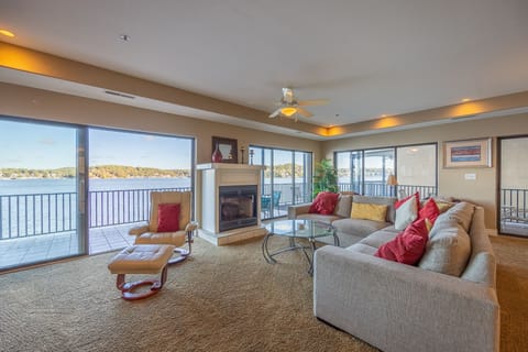 LAKEOZARKVACATION.COM