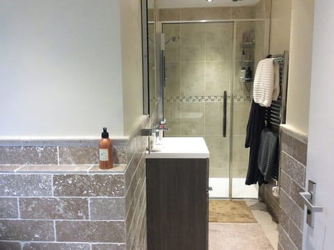 Bathroom | Tyn y Mur, Nefyn