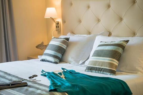 Classic Double or Twin Room, Partial Sea View | In-room safe, soundproofing, free WiFi