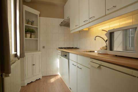 Coffee/tea maker, electric kettle