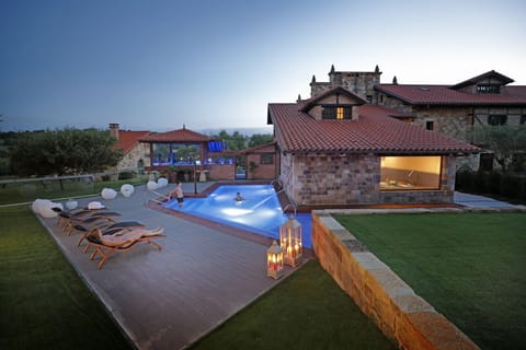 Sauna, hot tub, massages