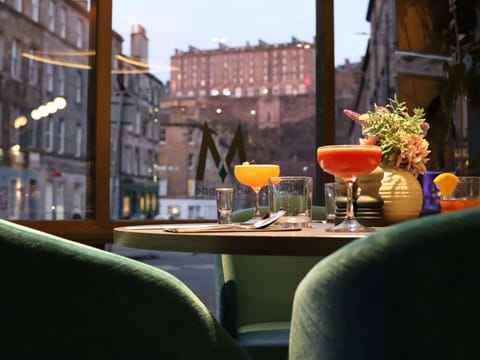 Cocktail bar