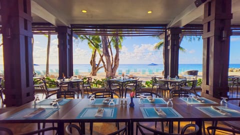 2 restaurants; breakfast, lunch, and dinner served