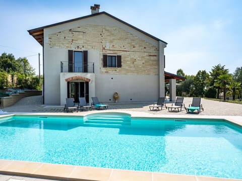 Water, Property, Sky, Building, Plant, Swimming Pool, Blue, Azure, Tree, Window