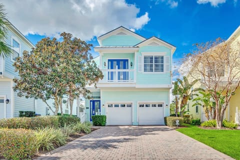Step into vacation bliss! This beautifully maintained, coastal-style home sets the tone for a relaxing vacation.