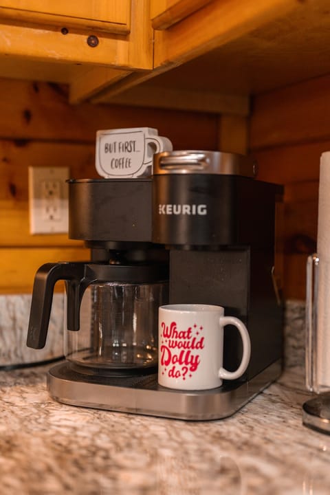 Dual drip and Keurig style coffee maker.