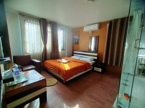 Deluxe Double Room | Desk, laptop workspace, iron/ironing board, free WiFi