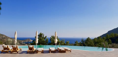 Seasonal outdoor pool, open 8:30 AM to 10:00 PM, pool umbrellas