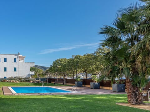 Property, House, Real Estate, Swimming Pool, Tree, Daytime, Building, Residential Area, Grass, Resort