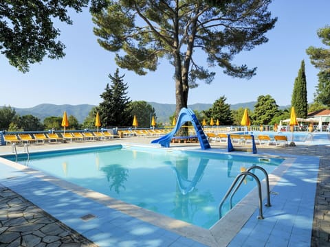 Water, Sky, Swimming Pool, Azure, Tree, Shade, Outdoor Furniture, Leisure, Aqua, Resort Town