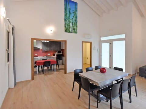 Room, Property, Building, Interior Design, Furniture, Dining Room, Floor, Ceiling, House, Table