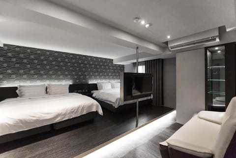 In-room safe, desk, soundproofing, iron/ironing board