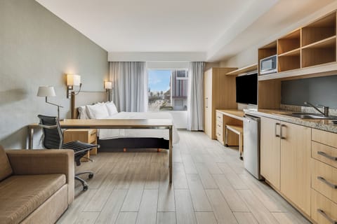 Loft | In-room safe, desk, laptop workspace, iron/ironing board