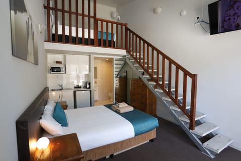 Family Room Sleep 4 (Not Pets Friendly) | Soundproofing, iron/ironing board, WiFi (free), individually furnished