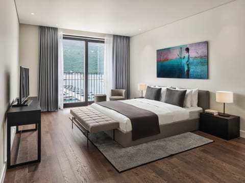 Hypo-allergenic bedding, down comforters, in-room safe