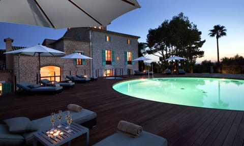 Indoor pool, seasonal outdoor pool, pool umbrellas, sun loungers