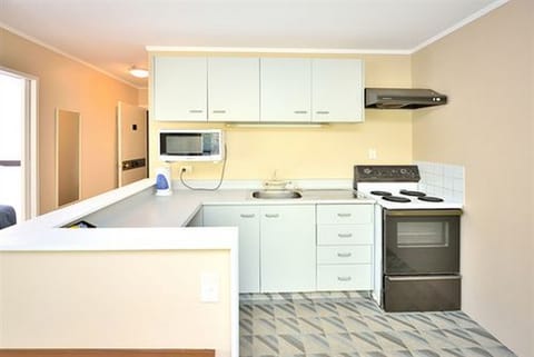 Family Suite | Private kitchenette | Fridge, coffee/tea maker