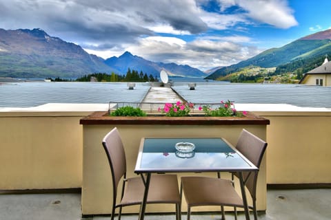 King Studio Apartment | Lake view