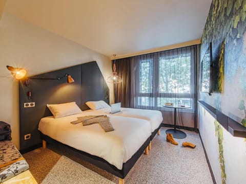 Standard Room, 2 Twin Beds | Premium bedding, individually decorated, individually furnished