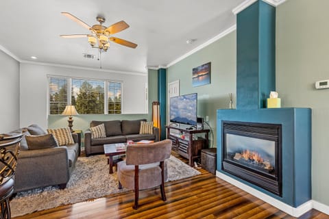 Gas fireplace is perfect for staying warm after hitting the slopes!