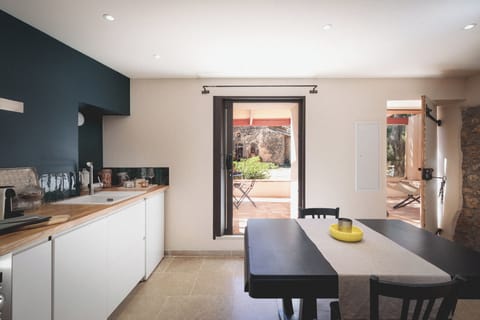 Premier Suite | Minibar, blackout drapes, soundproofing, free WiFi