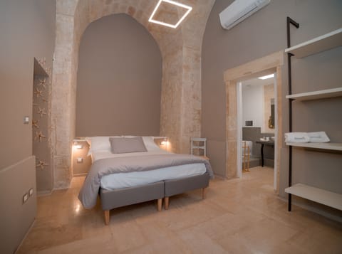Superior Double Room | Minibar, individually decorated, blackout drapes, soundproofing