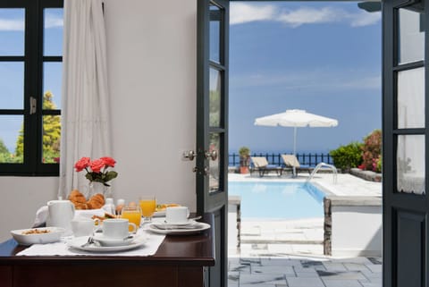 Duplex | In-room safe, soundproofing, iron/ironing board, free WiFi
