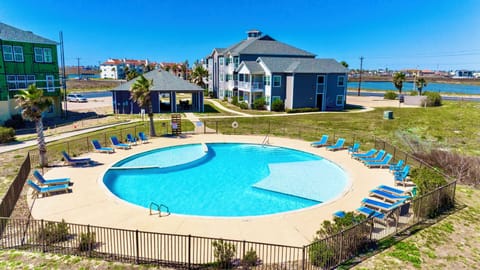 Gorgeous circular heated pool(March 1-Nov 30)  to soak up some sun or just relax after a fun day at the beach! This pool features two ledges for varying depths.  Whitecap Beach is located approximately 500  steps down a private Pathway!