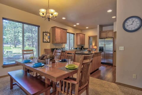 Dining Room \ Kitchen