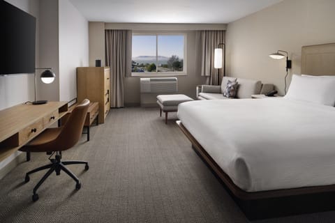 Room, 1 King Bed with Sofa bed | Desk, laptop workspace, blackout drapes, iron/ironing board