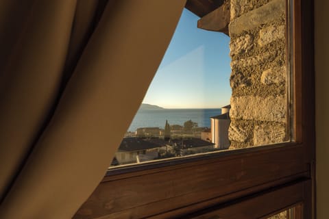 Apartment, 2 Bedrooms, Balcony, Lake View | In-room safe, free WiFi, bed sheets