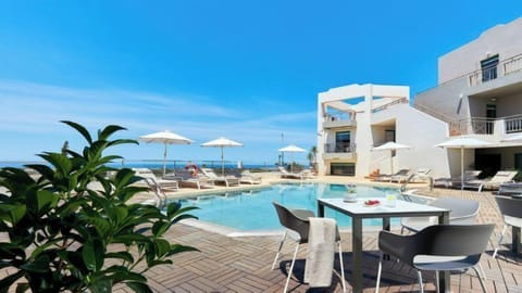 Seasonal outdoor pool, pool umbrellas, sun loungers