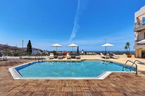 Seasonal outdoor pool, pool umbrellas, sun loungers