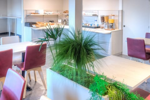 Daily buffet breakfast (EUR 11.50 per person)