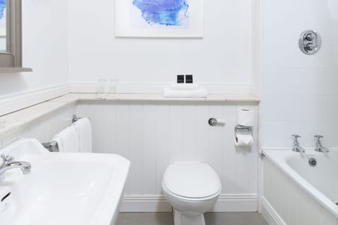 Combined shower/tub, eco-friendly toiletries, hair dryer, towels