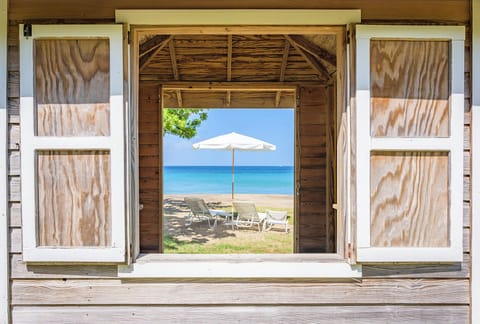 Private beach nearby, free beach shuttle, free beach cabanas