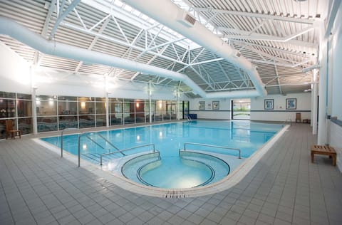 Indoor pool, sun loungers