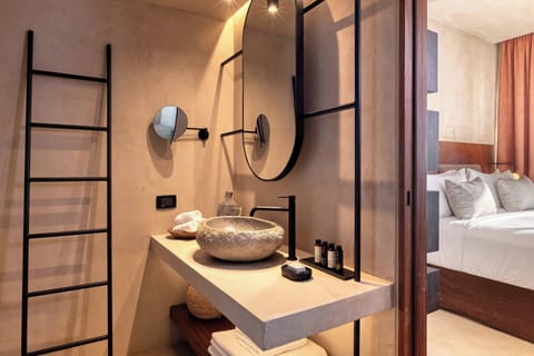 Free toiletries, hair dryer, bathrobes, towels