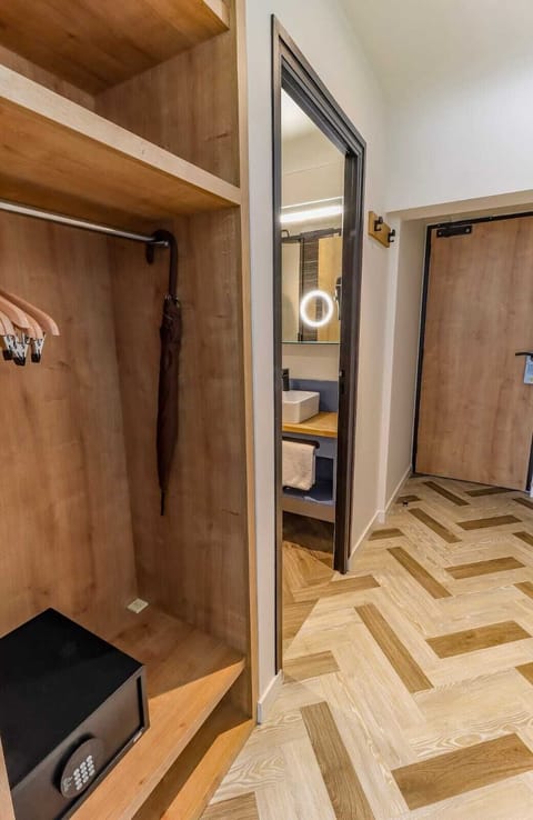 Chambre Privilège | Premium bedding, desk, soundproofing, free WiFi