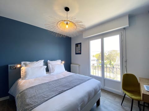 Comfort Room | Individually decorated, individually furnished, desk, blackout drapes