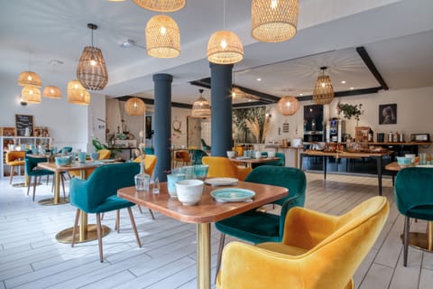 Daily buffet breakfast (EUR 16 per person)